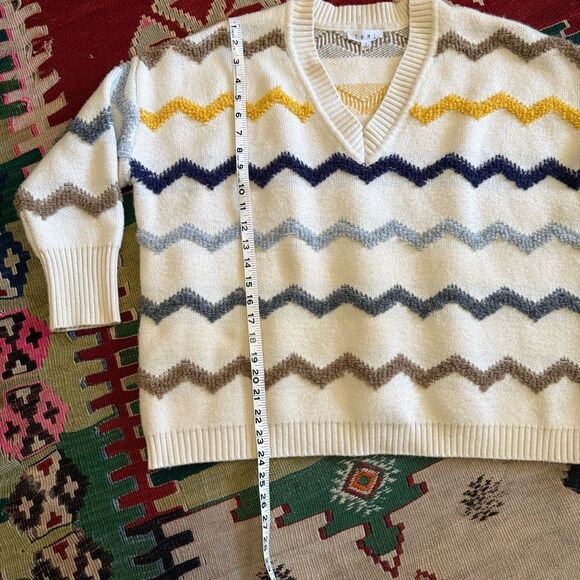 THML Chevron Print V-neck Knit Sweater - Picture 4 of 8